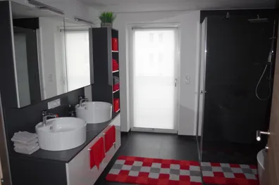 Modernes Badezimmer